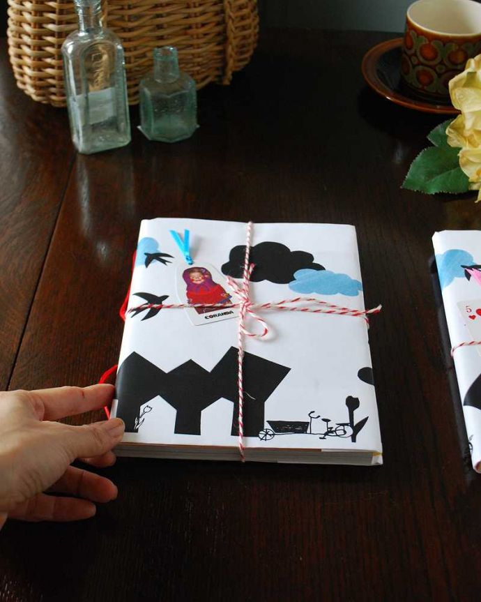 インテリア本・ポストカード　インテリア雑貨　「オランダ、私のインテリア」＋ブックカバー+しおりセット。カラフルで楽しい手作りアイデアがいっぱいオランダのかわいいインテリアがたっぷり載っています。(n18-285)