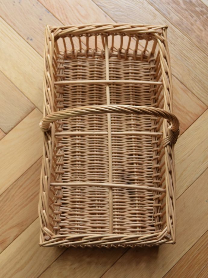 ラタンのバスケット