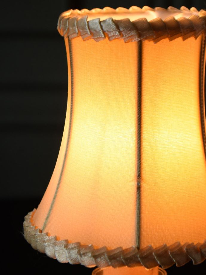 シンプルデザインの布シェード