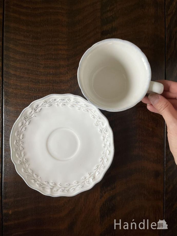 フレンチスタイルのカップ＆ソーサー
