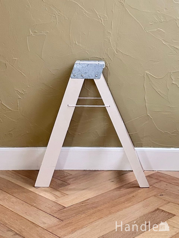 横から見た脚立