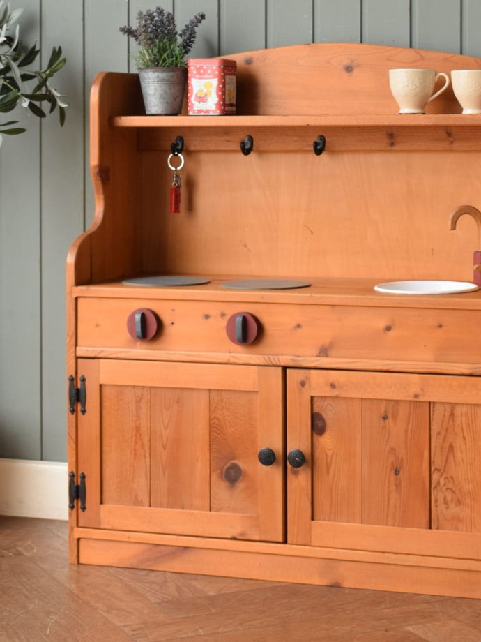 パイン材で出来たおままごとキッチン