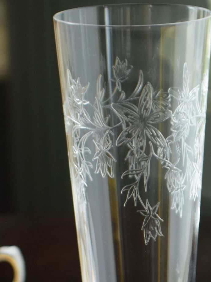 クリスタルガラスのおしゃれなタンブラー