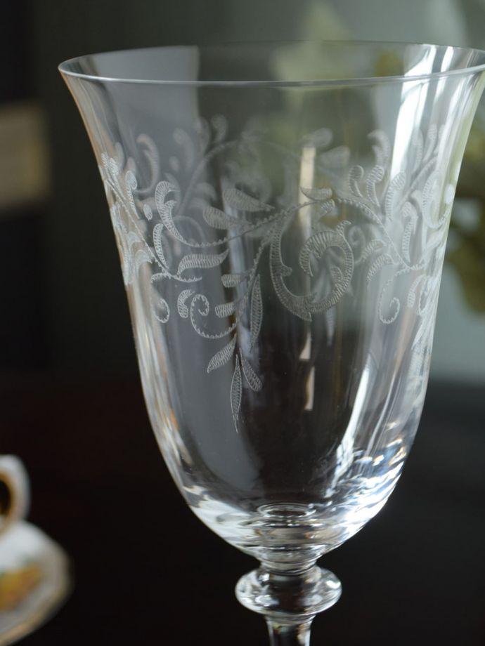 おしゃれなクリスタルガラスのワイングラス