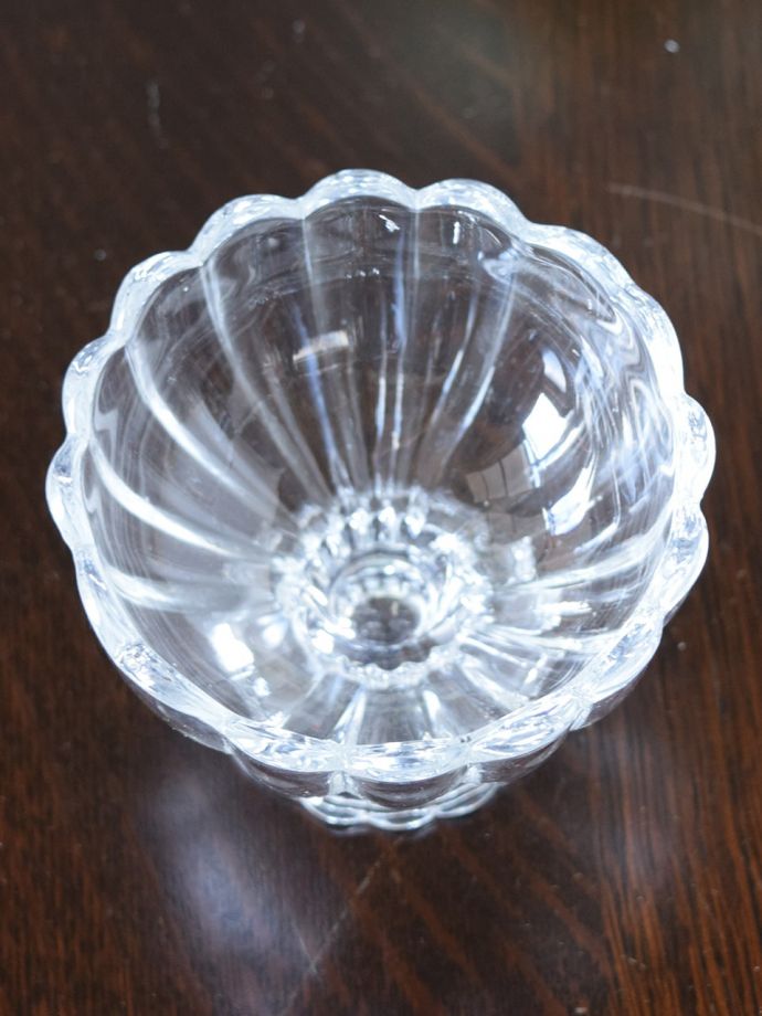 アンティークモチーフの食器