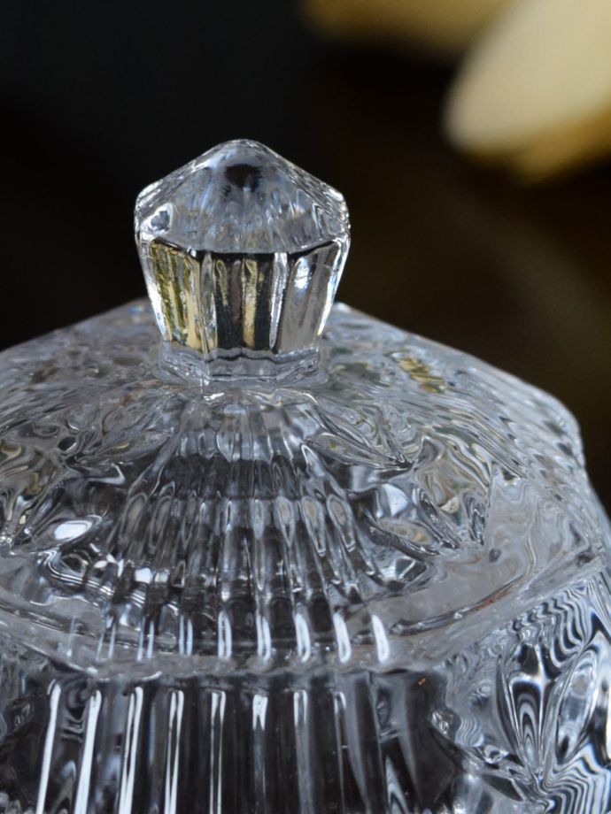 アンティーク風のガラスジャー