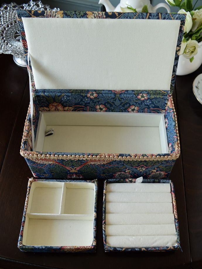 ジュエリーボックスの中