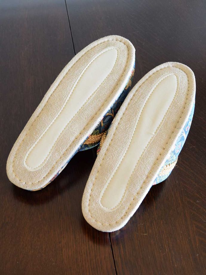 スリッパの裏側