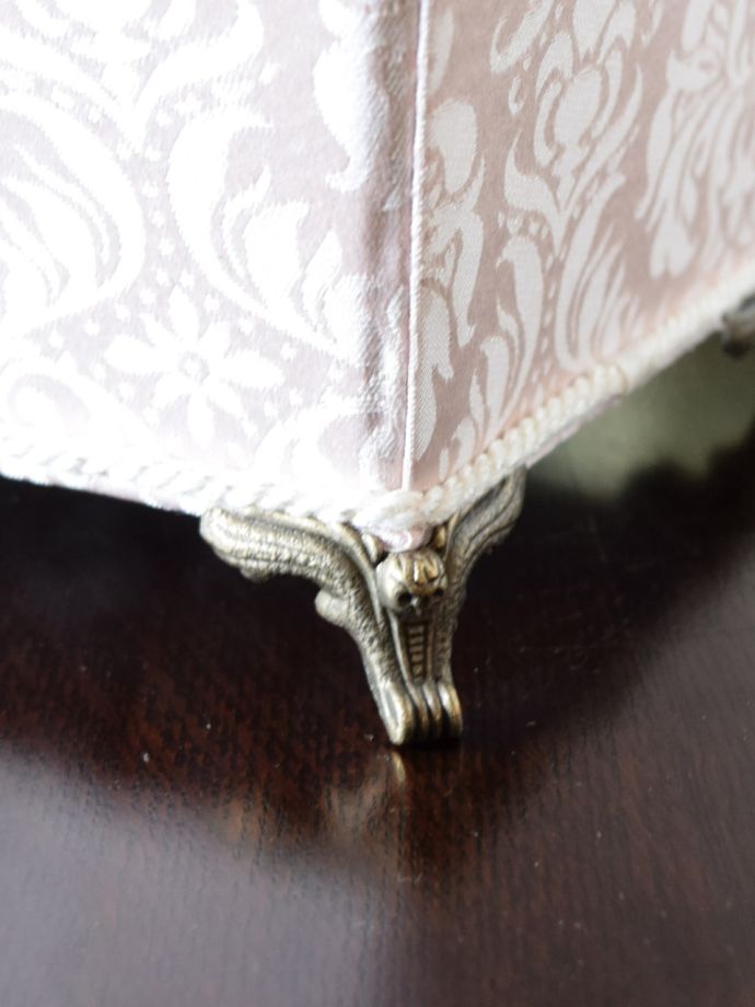 おしゃれな小物入れの脚