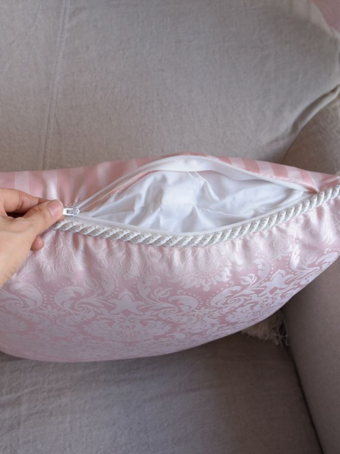 カバーとクッションのセットです