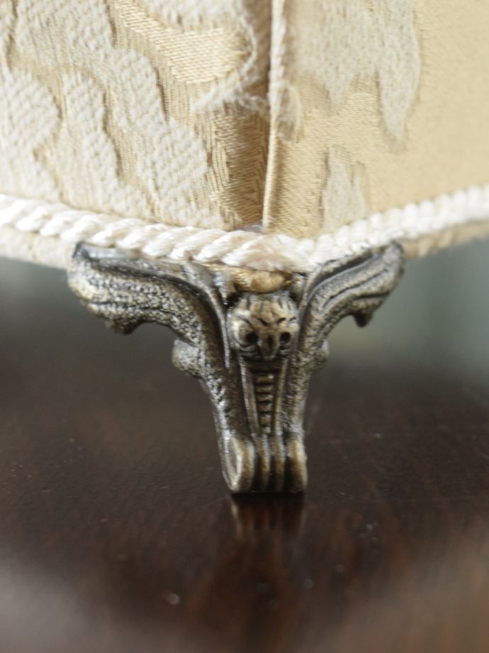 おしゃれな小物入れの脚