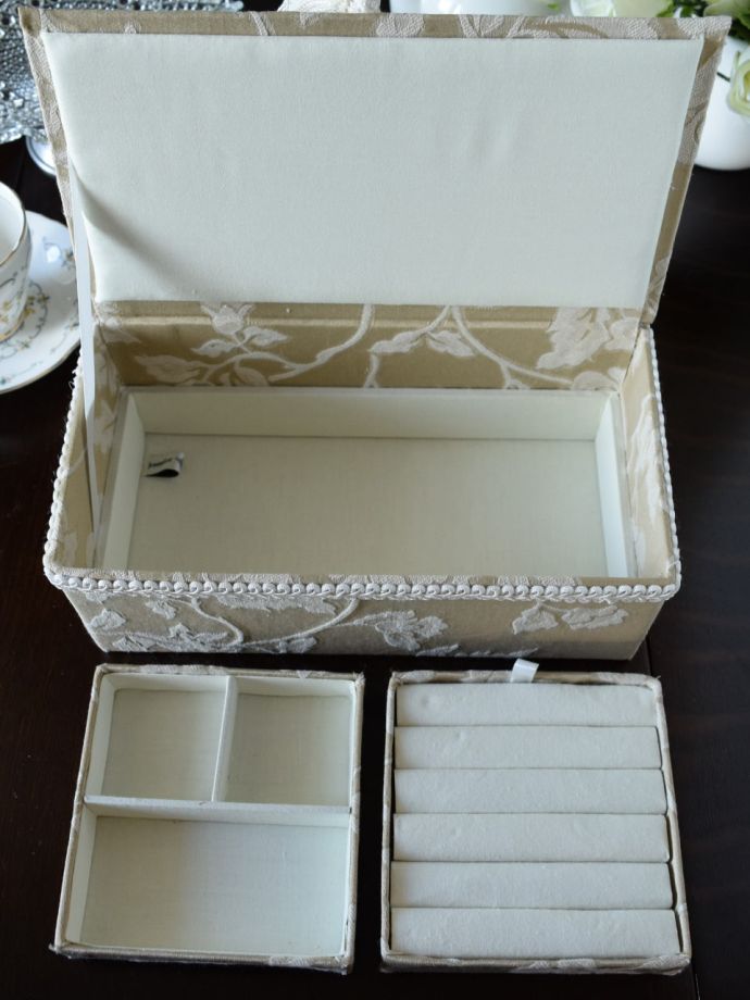 ジュエリーボックスの中