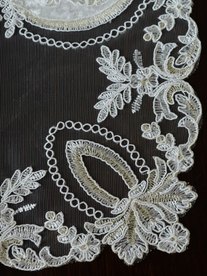 アンティーク調のテーブルセンター