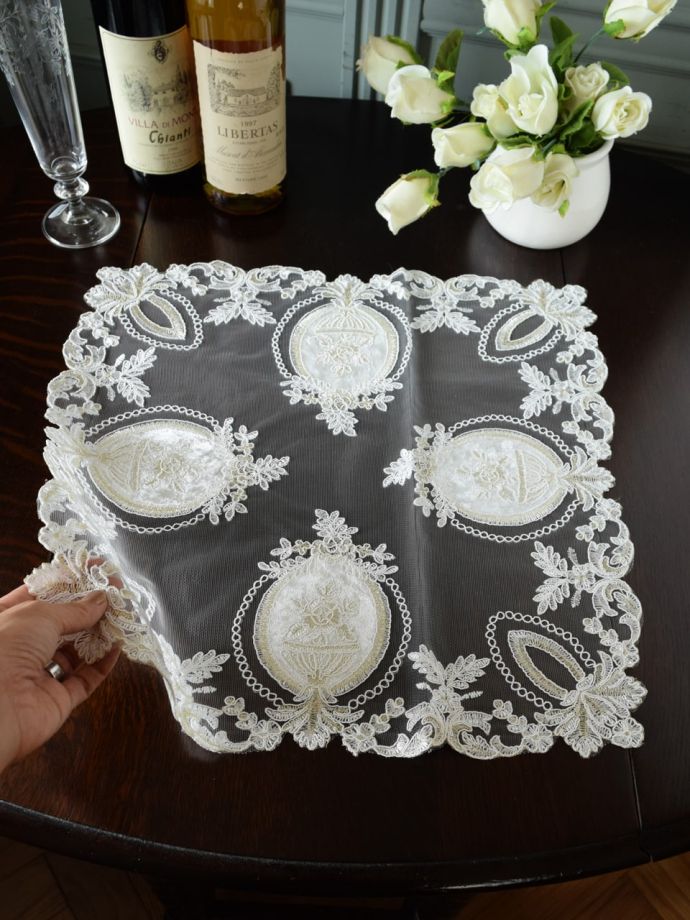 アンティーク風の美しいレース