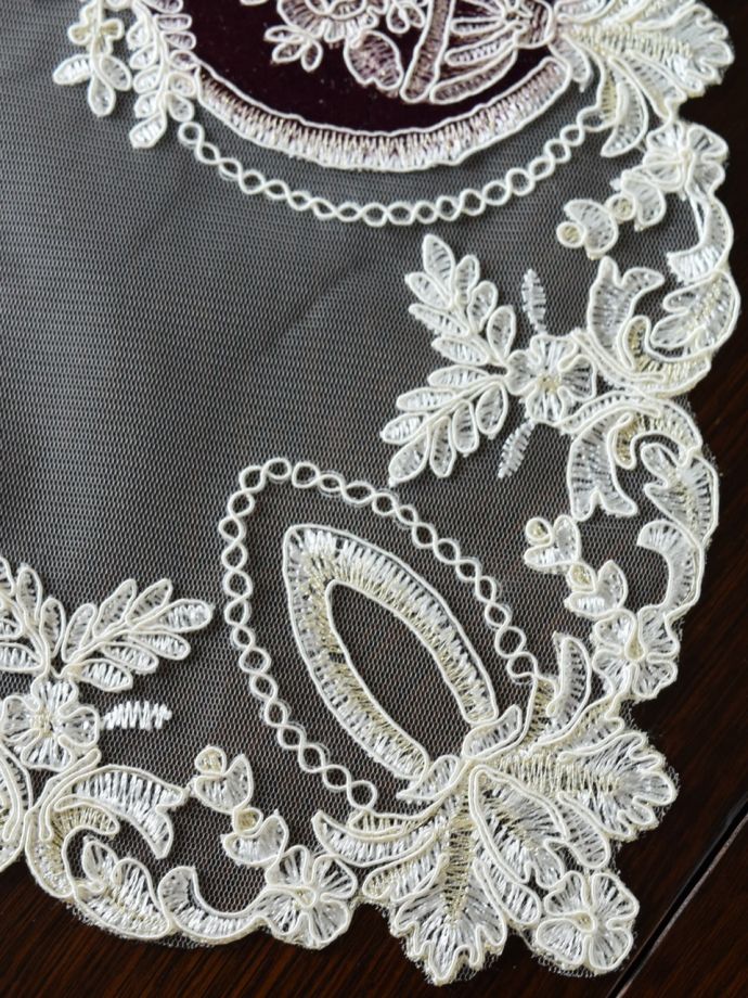 アンティーク調のテーブルセンター