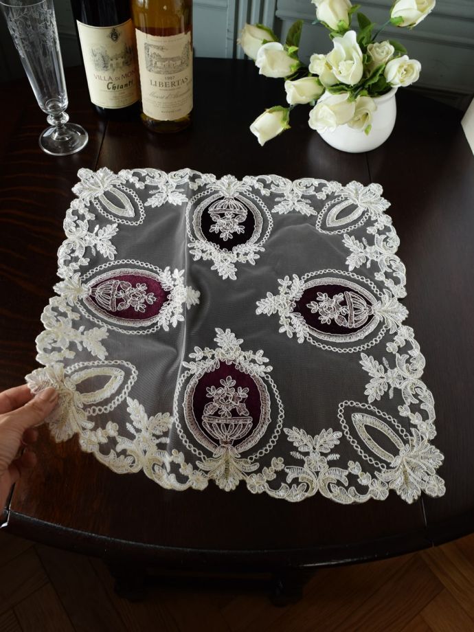 アンティーク風の美しいレース