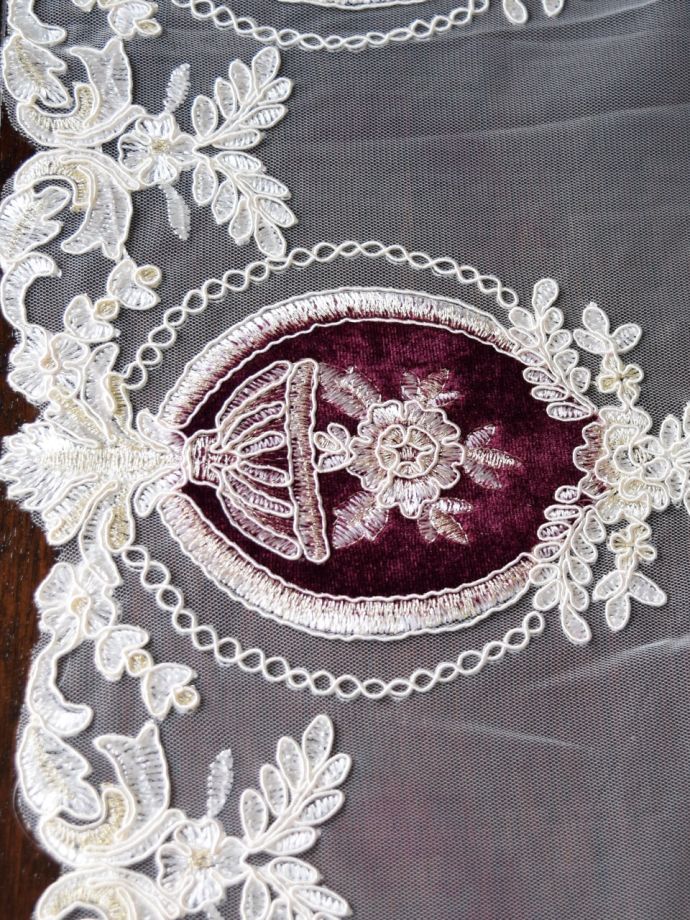 アンティーク調刺繍レース