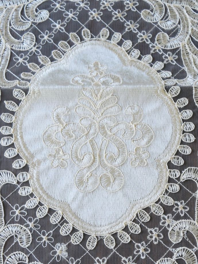 アンティーク調刺繍レース