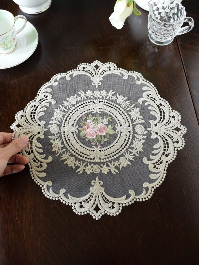 アンティーク調刺繍レース