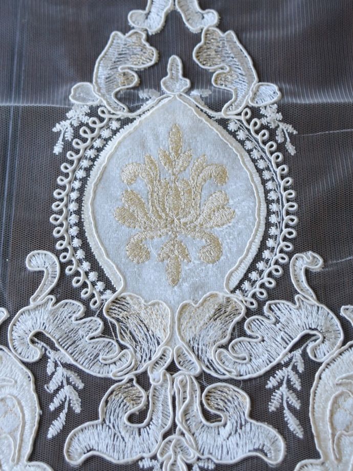 アンティーク調刺繍レース