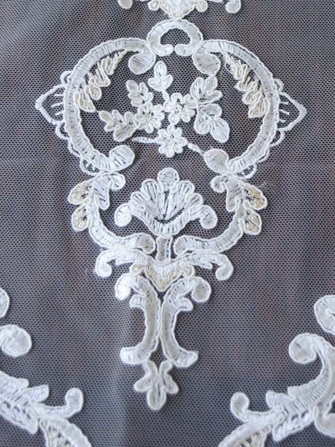 アンティーク調刺繍レース