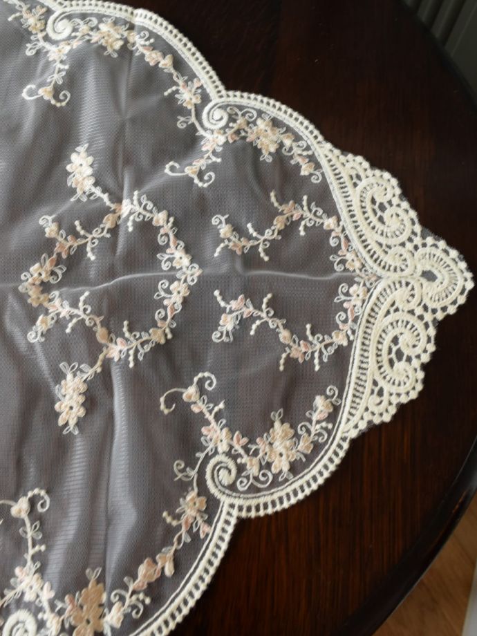 フレンチアンティーク風のレース