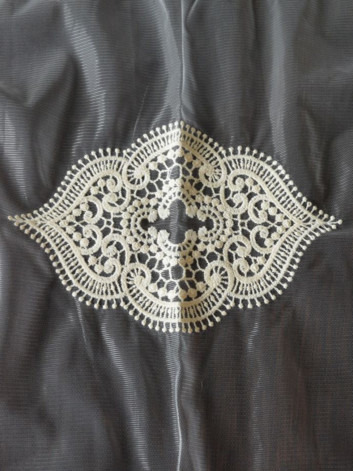 美しいレースの刺繍