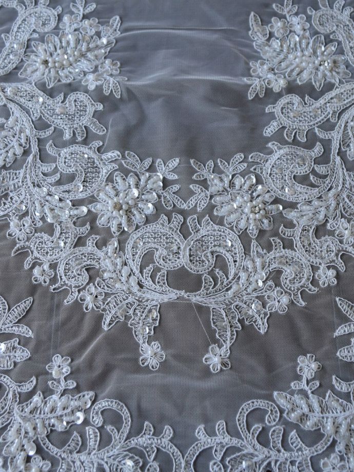 アンティーク調刺繍レース