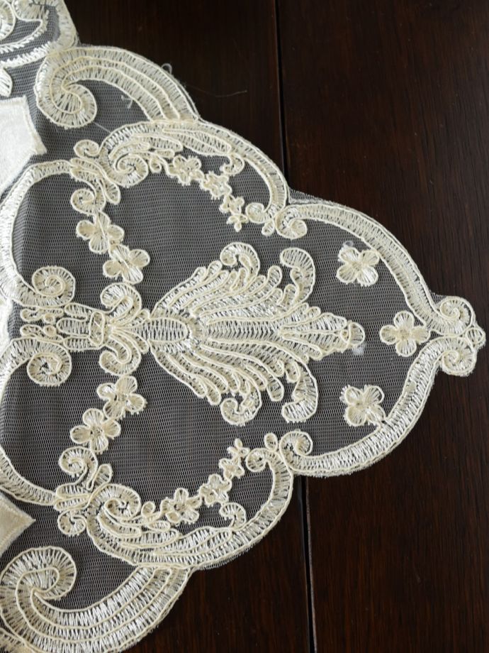 アンティーク調の豪華なテーブルセンター