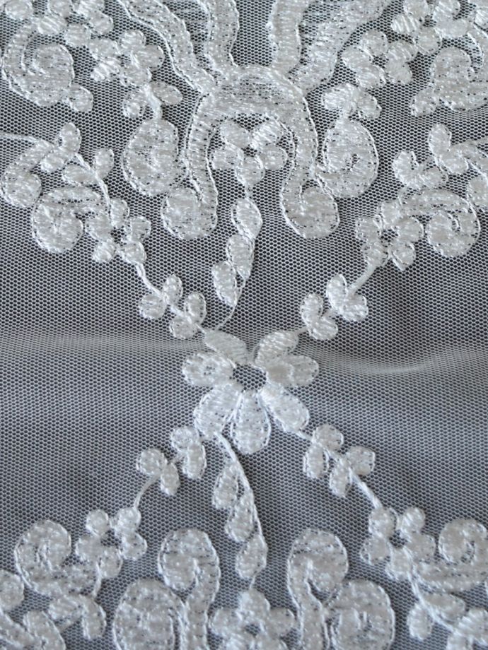 美しいレースの刺繍