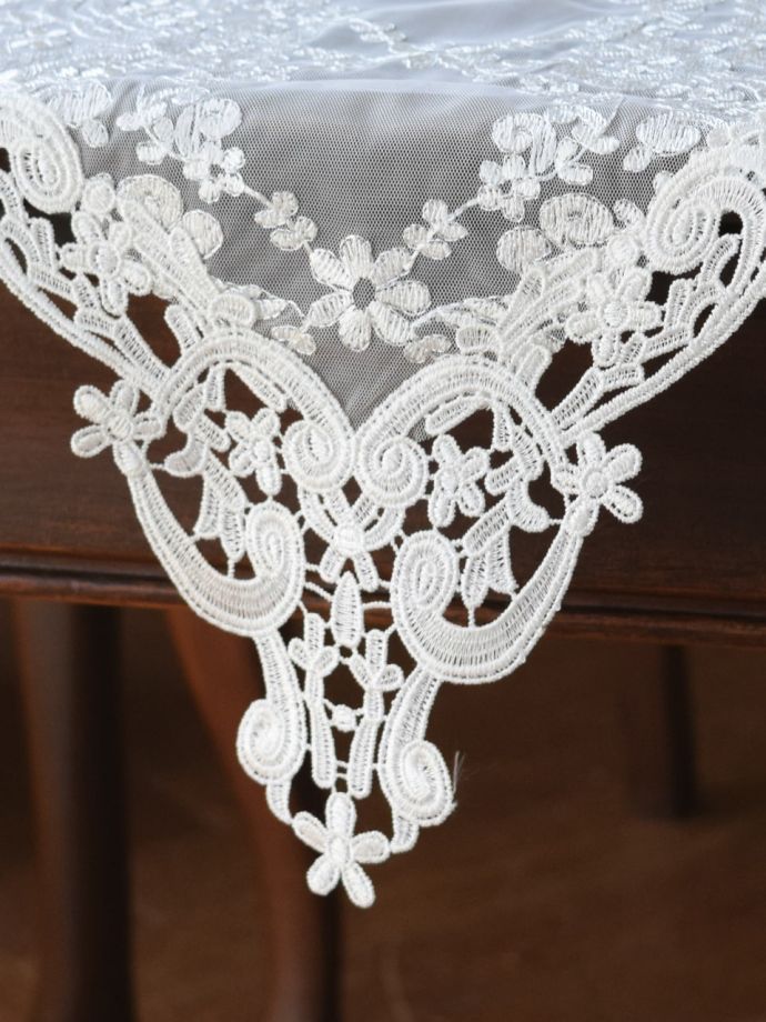 アンティーク調のテーブルランナー