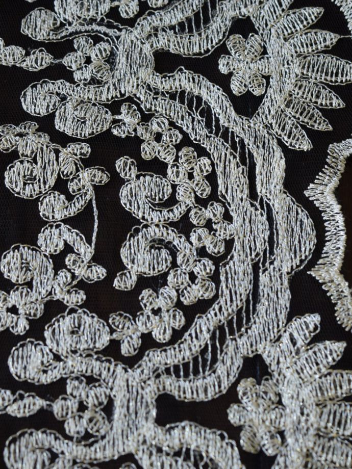 フレンチアンティーク風の刺繍