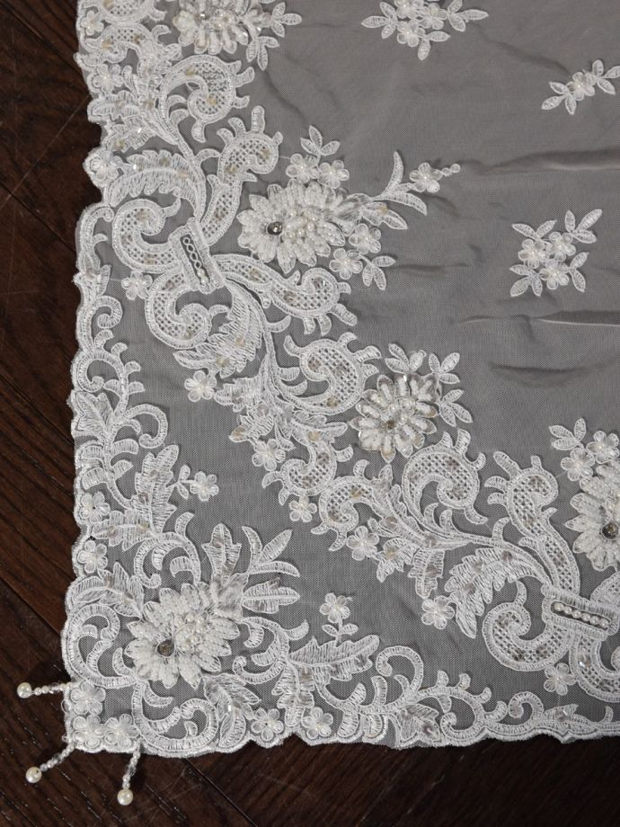 フレンチアンティーク調のテーブルクロス、華やかな刺繍のレース85✕85