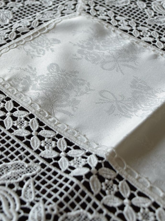 アンティーク調のレースマット