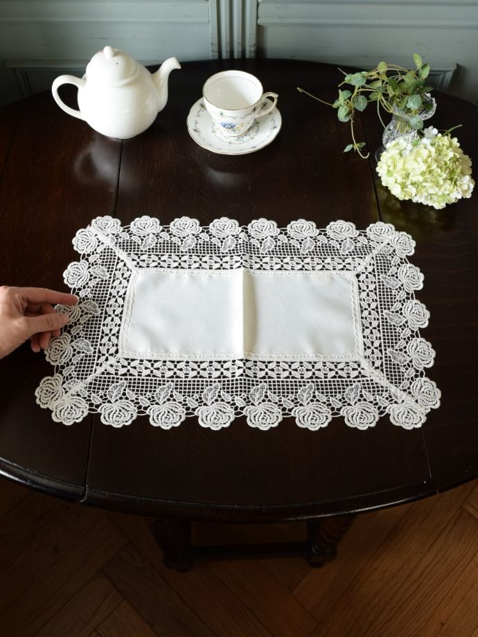 アンティーク調刺繍レース