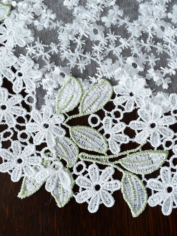 アンティーク調のテーブルランナー