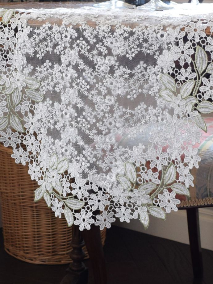 アンティーク調のテーブルランナー