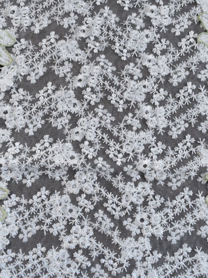 アンティーク調刺繍レース