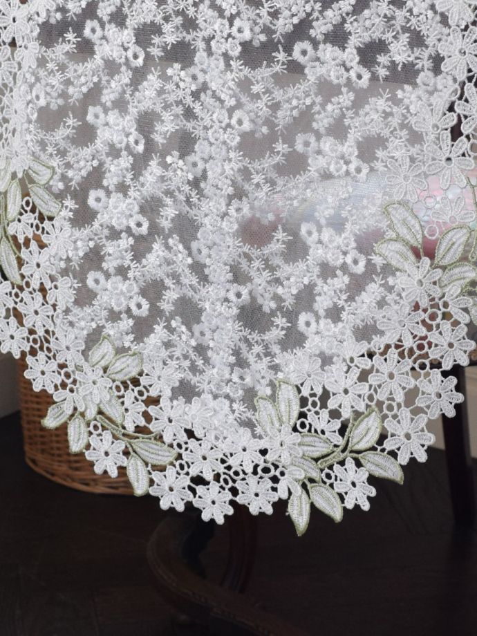 アンティーク調のテーブルランナー