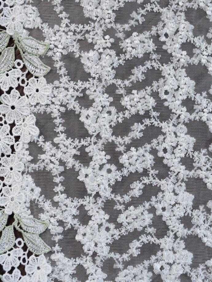 アンティーク調刺繍レース