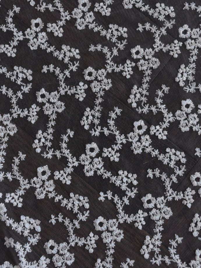 華やかなレースの刺繍