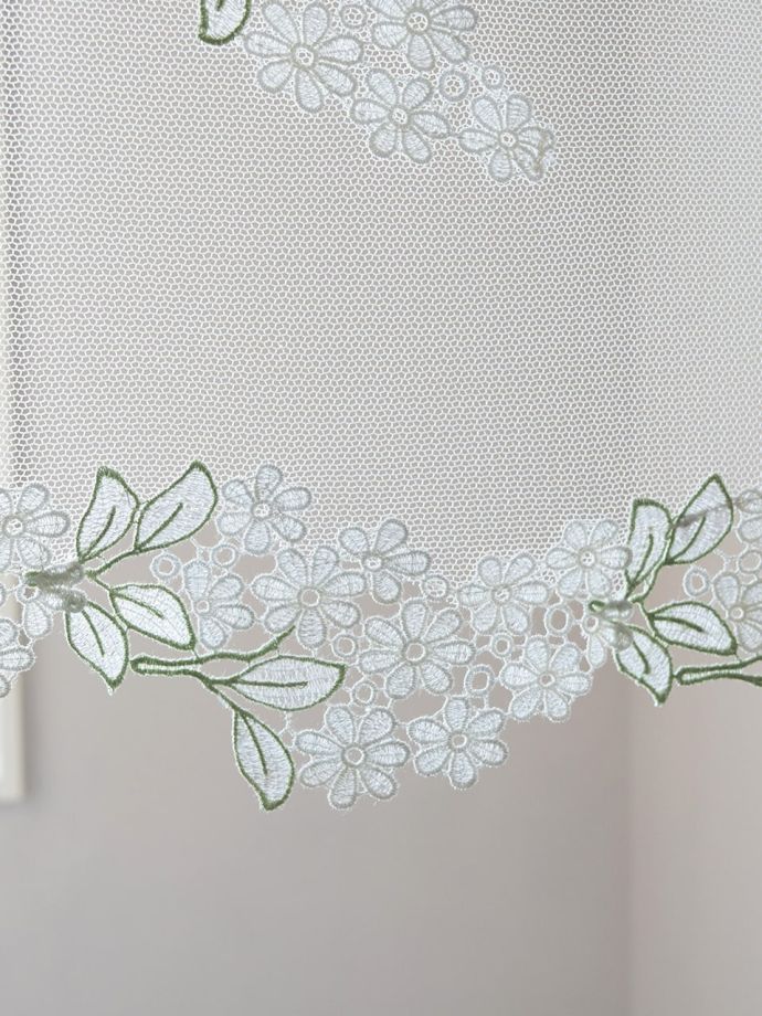 アンティーク調のおしゃれなカフェカーテン