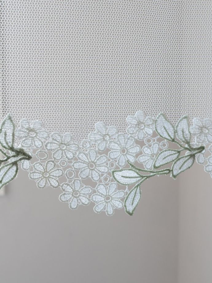 アンティーク調のおしゃれなカフェカーテン