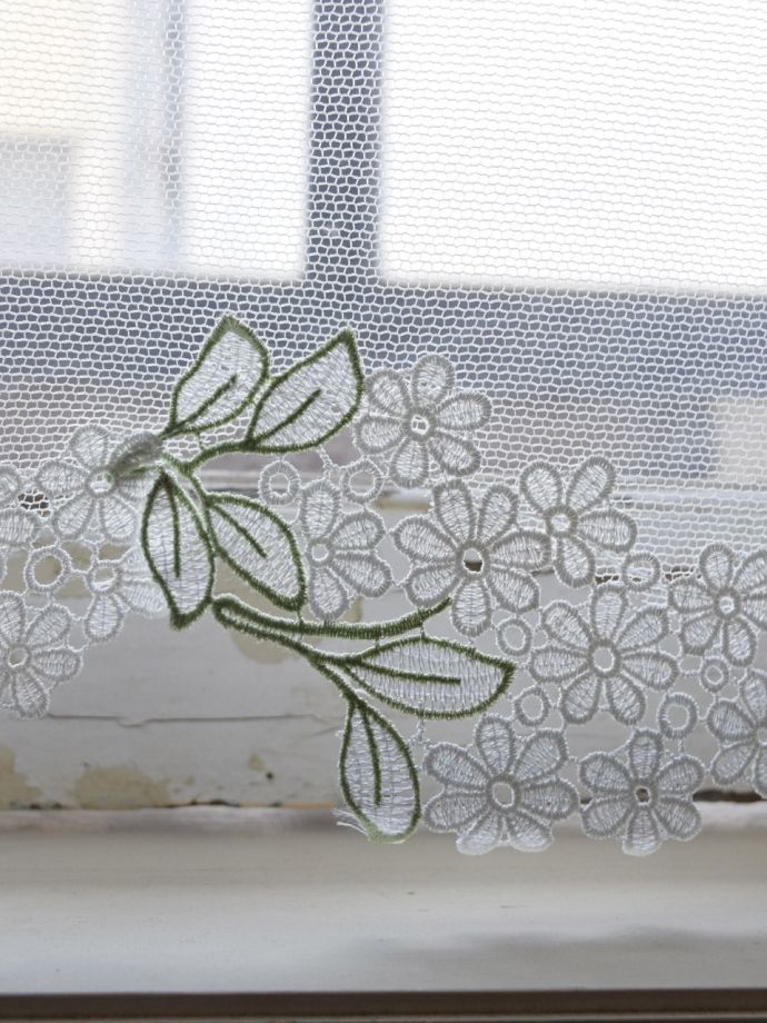 アンティーク調のおしゃれなカフェカーテン