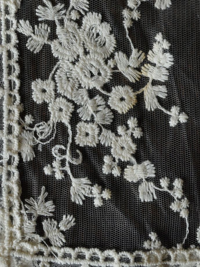アンティーク調刺繍レース
