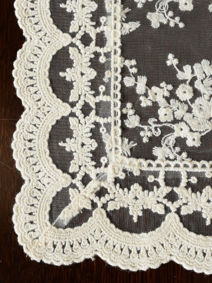 アンティーク調のテーブルランナー