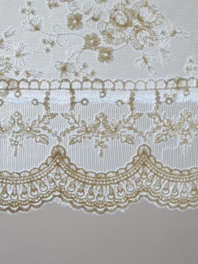 アンティーク調のおしゃれなカフェカーテン