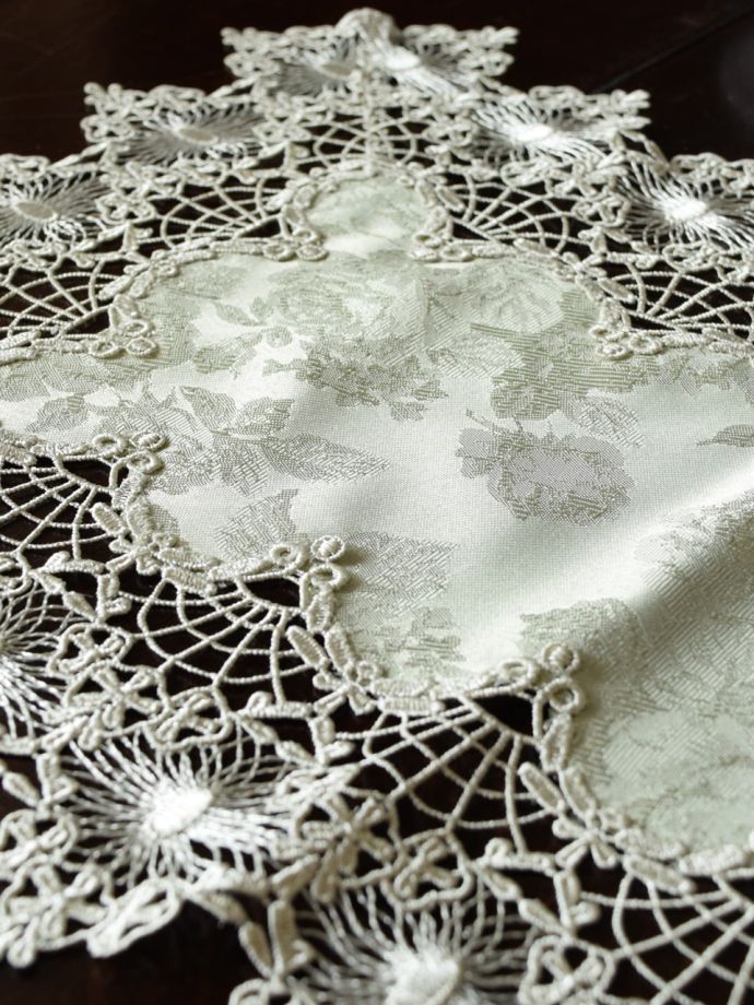 アンティーク調刺繍レース