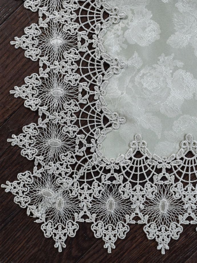 アンティーク調の美しいレース