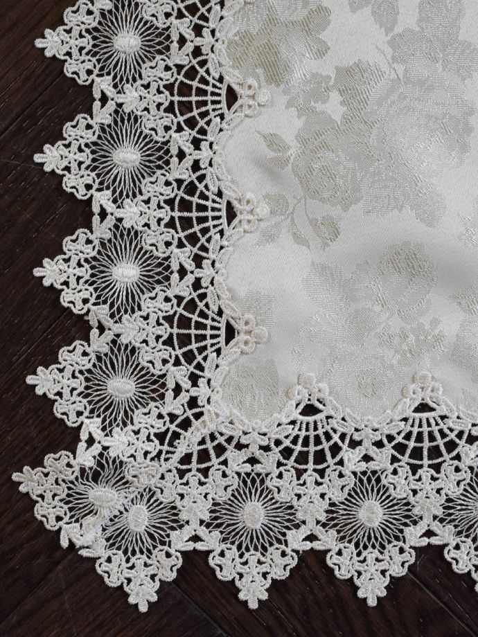 アンティーク調の美しいレース